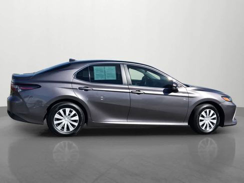 Used 2022 Toyota Camry LE image 7