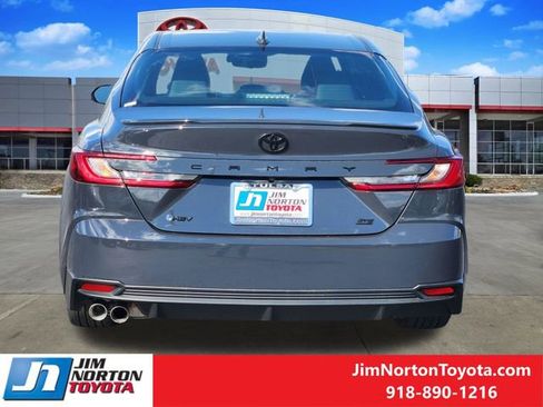 Used 2025 Toyota Camry SE image 7