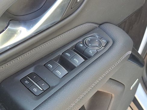 Used 2021 GMC Yukon Denali w/ Denali Premium Package image 22