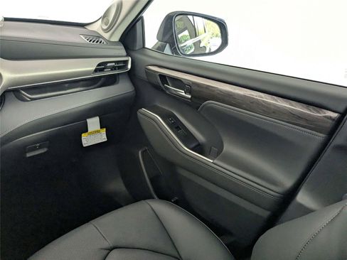 New 2026 Toyota Highlander Limited image 28