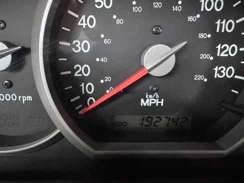 Used 2005 Kia Sedona EX image 20