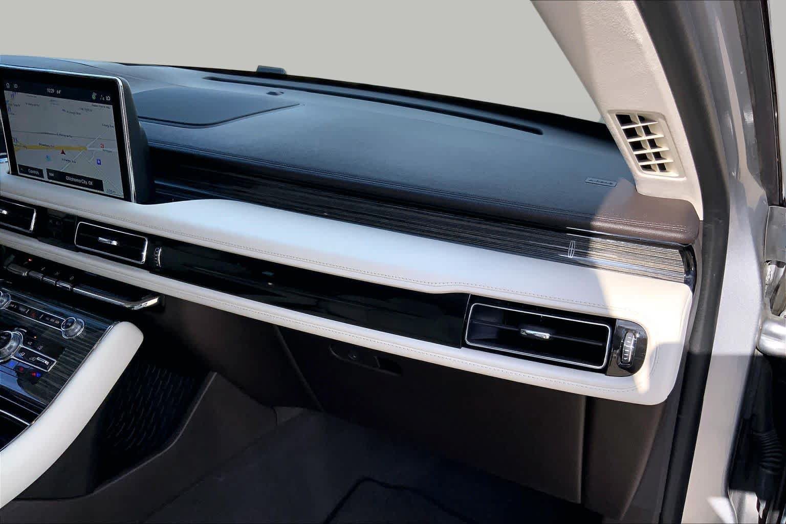Used 2022 Lincoln Aviator Black Label Grand Touring w/ Class IV Trailer Tow Package AWD/4WD image 17
