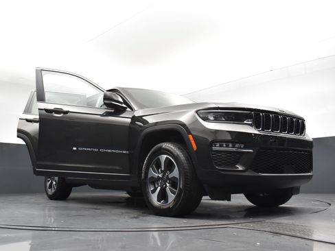 Used 2023 Jeep Grand Cherokee 4WD 4xe image 28