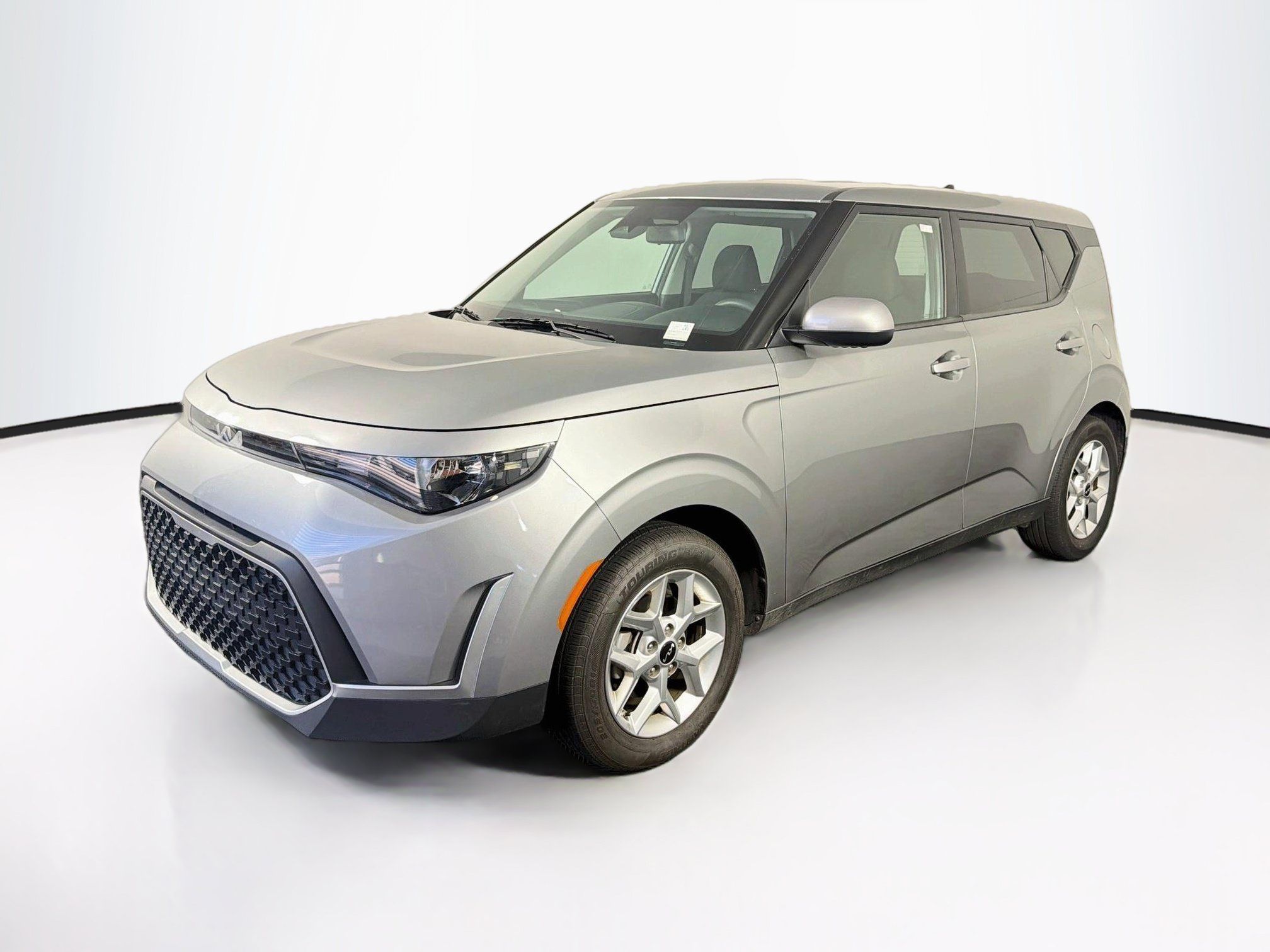 Used 2025 Kia Soul LX w/ LX Technology Package FWD image 3