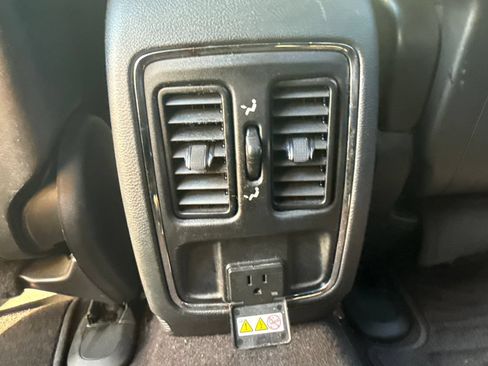 Used 2019 Jeep Grand Cherokee Altitude AWD/4WD image 13