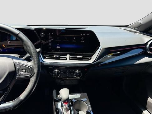 Used 2026 Chevrolet Trax RS w/ Sunroof Package FWD image 17