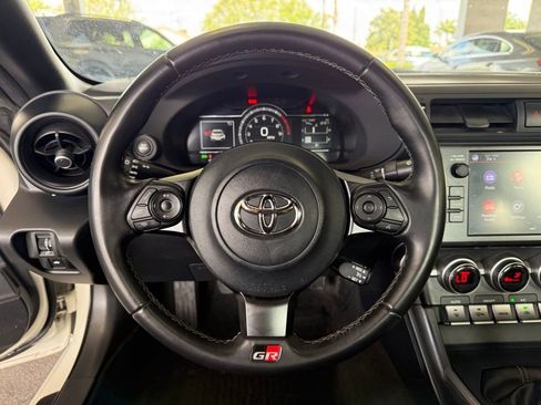 Used 2022 Toyota GR86 w/ ALL Weather Mat Package (TMS) RWD image 17
