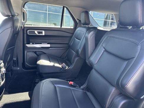 Used 2021 Ford Explorer XLT w/ Equipment Group 202A AWD/4WD image 9