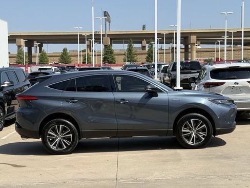 Used 2021 Toyota Venza LE AWD/4WD image 3