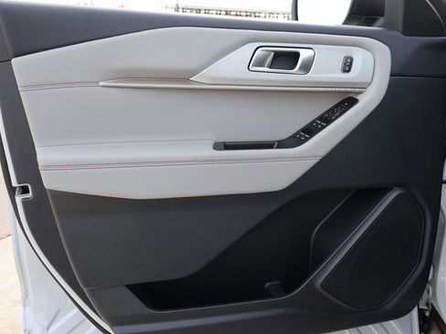 New 2026 Ford Explorer Active w/ Active Comfort Package image 22