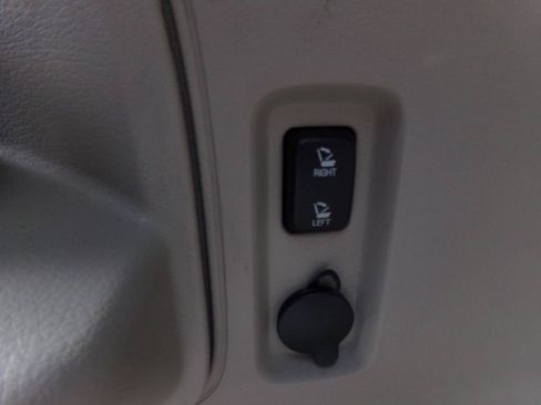Used 2012 Lincoln MKX FWD image 25