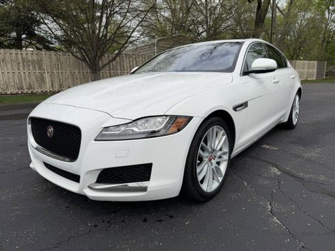 Used 2018 Jaguar XF Prestige image 3