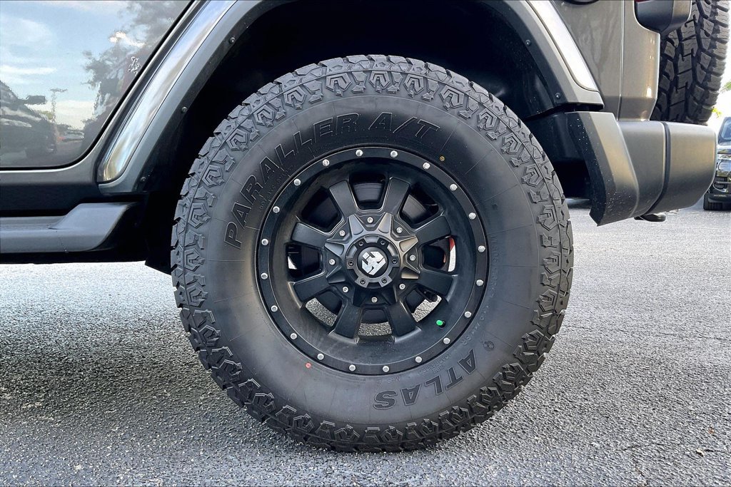 Used 2019 Jeep Wrangler Unlimited Sahara AWD/4WD image 32