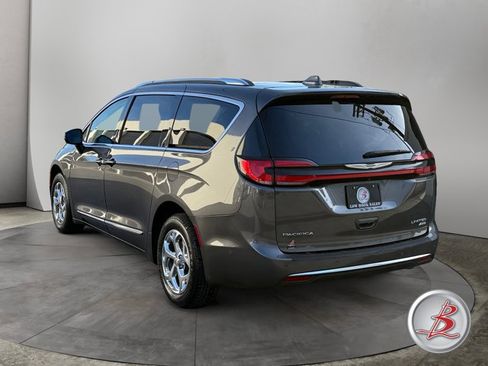 Used 2021 Chrysler Pacifica Limited w/ Premium & Safety Sphere Group AWD/4WD image 5