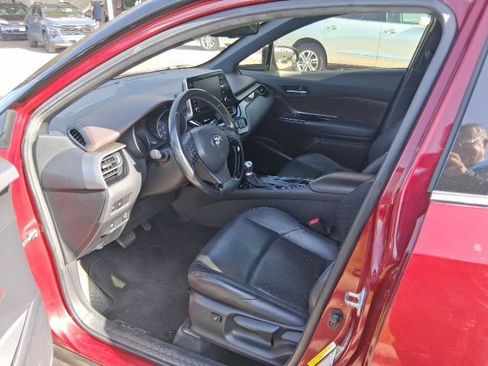 Used 2019 Toyota C-HR Limited FWD image 7