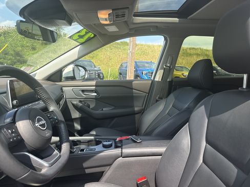 Used 2023 Nissan Rogue SL AWD/4WD image 12