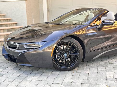 Used 2019 BMW i8 Roadster AWD/4WD image 3