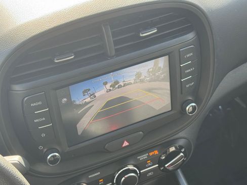 Used 2025 Kia Soul LX w/ LX Technology Package image 22