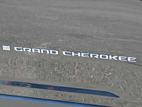 Used 2024 Jeep Grand Cherokee L Limited w/ Luxury Tech Group II image 11