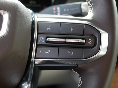 Certified 2025 GMC Acadia Denali w/ Super Cruise Package image 29