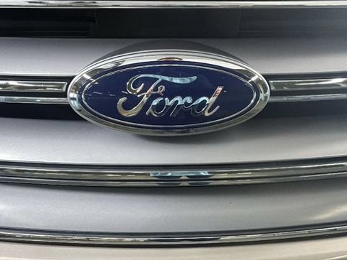 Used 2018 Ford Edge SEL w/ Equipment Group 201A AWD/4WD image 8