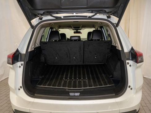 Certified 2025 Nissan Rogue SV image 6