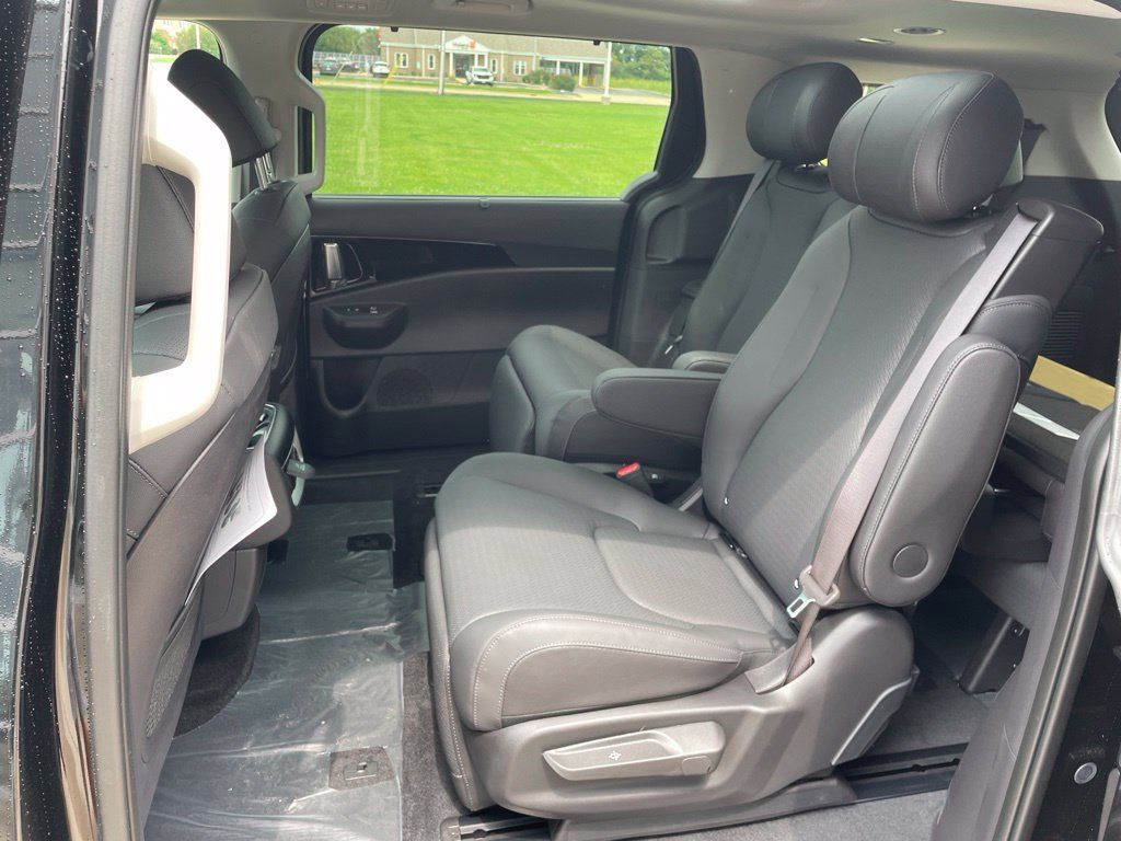 New 2027 Kia Carnival SX Prestige FWD image 11