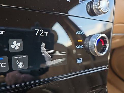 Used 2025 Genesis G80 2.5T image 35