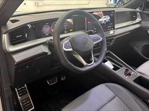 New 2026 Volkswagen Tiguan SE R-Line FWD image 7
