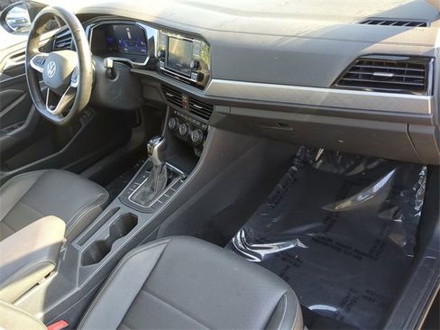 Certified 2023 Volkswagen Jetta SE w/ Panoramic Sunroof Package image 11