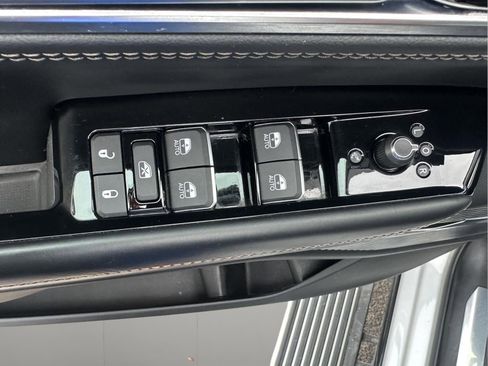 Used 2023 Jeep Grand Wagoneer Series II image 15