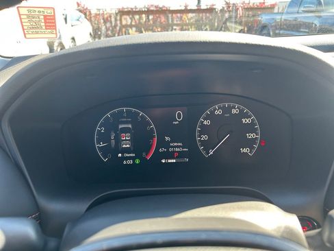 Used 2025 Honda HR-V Sport image 17