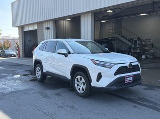 Used 2024 Toyota RAV4 LE FWD video 3