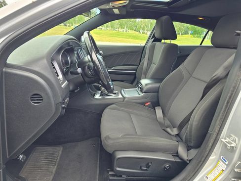 Used 2019 Dodge Charger SXT RWD image 11