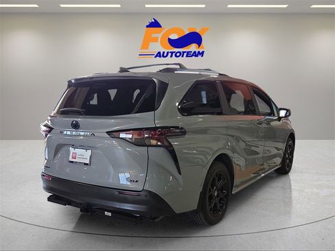 Certified 2025 Toyota Sienna XSE image 5
