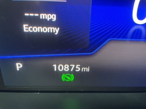 Certified 2025 Volkswagen Taos SE w/ Panoramic Sunroof Package image 13