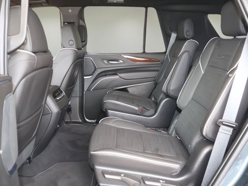 Used 2021 Cadillac Escalade Premium Luxury RWD image 12