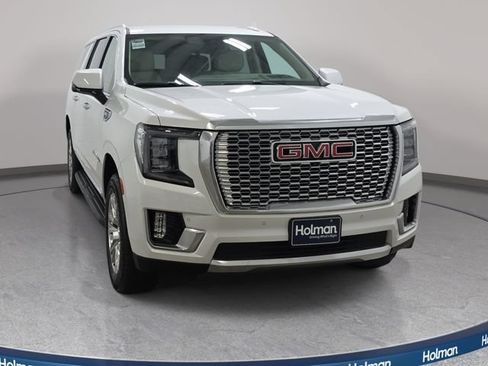 Used 2023 GMC Yukon XL Denali AWD/4WD image 2