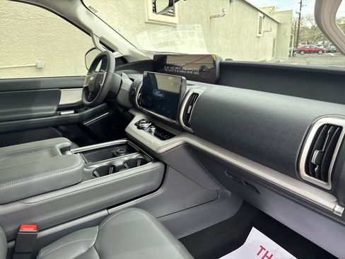 New 2026 Ford Expedition Active image 20