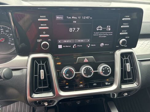 Used 2023 Kia Sorento LX FWD image 20