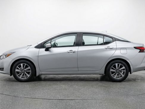 Used 2025 Nissan Versa SV image 5