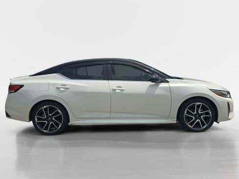 Used 2024 Nissan Sentra SR w/ SR Premium Package FWD image 7
