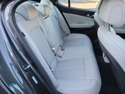 Certified 2025 Genesis G70 2.5T image 21