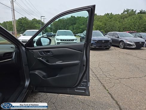 Used 2024 Nissan Rogue S AWD/4WD image 16