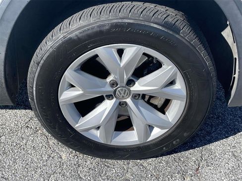 Used 2019 Volkswagen Atlas SE w/ Towing Package image 12