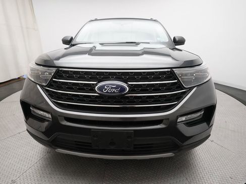 Used 2020 Ford Explorer XLT w/ Equipment Group 202A AWD/4WD image 22