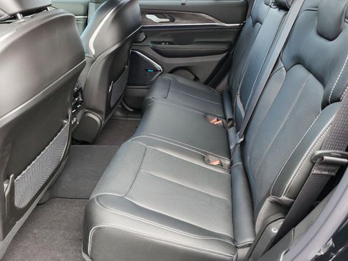 New 2024 Jeep Grand Cherokee Overland w/ Luxury Tech Group IV image 21