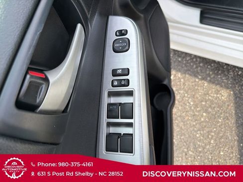 Used 2014 Toyota Camry SE w/ Moonroof Package FWD image 11