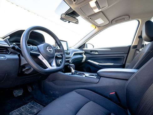 Used 2024 Nissan Altima 2.5 SV FWD image 5