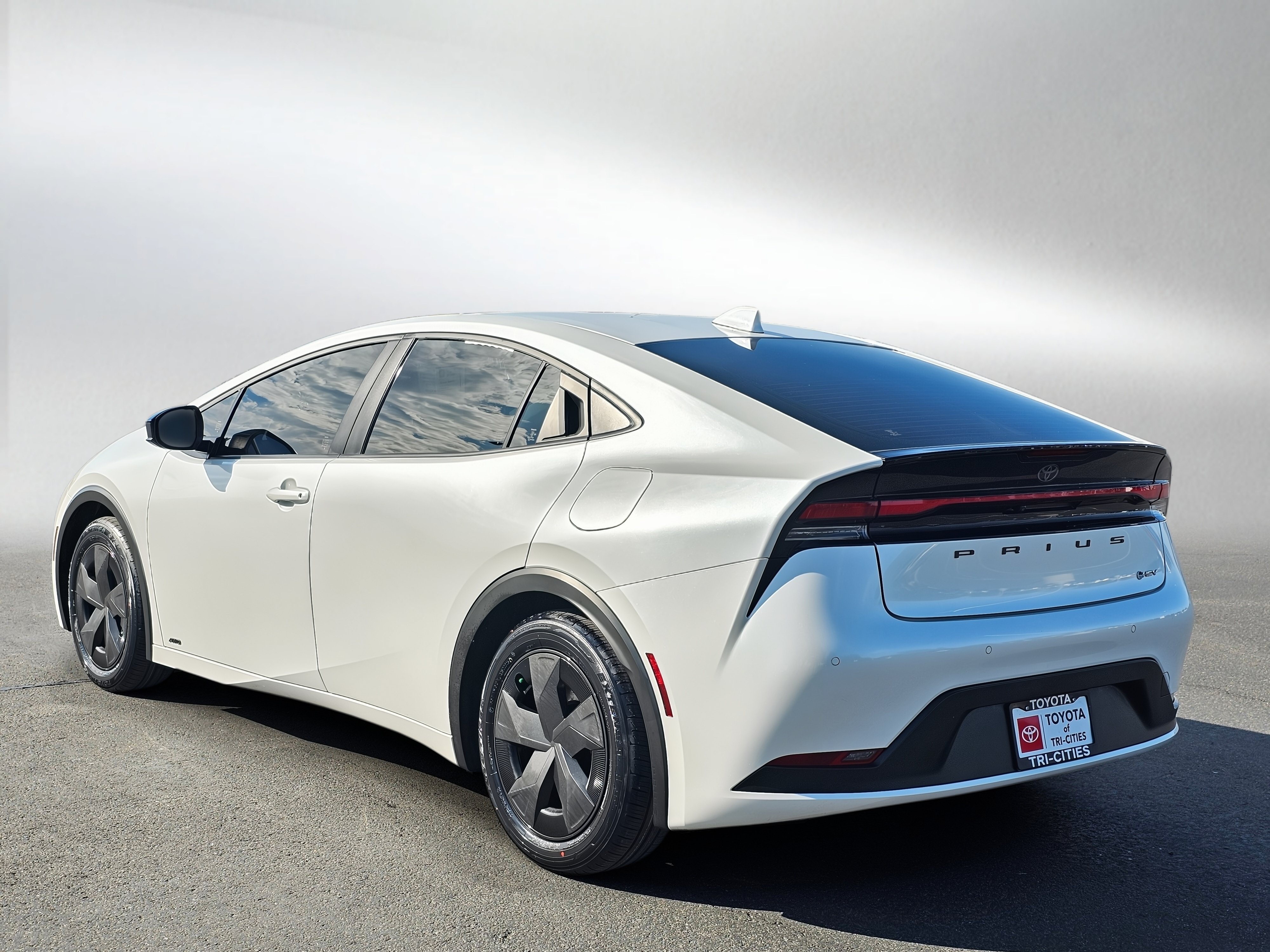 Certified 2023 Toyota Prius LE AWD/4WD image 3